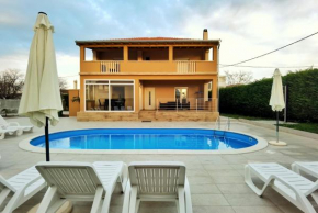  Family friendly house with a swimming pool Bibinje, Zadar - 5778  Бибинье